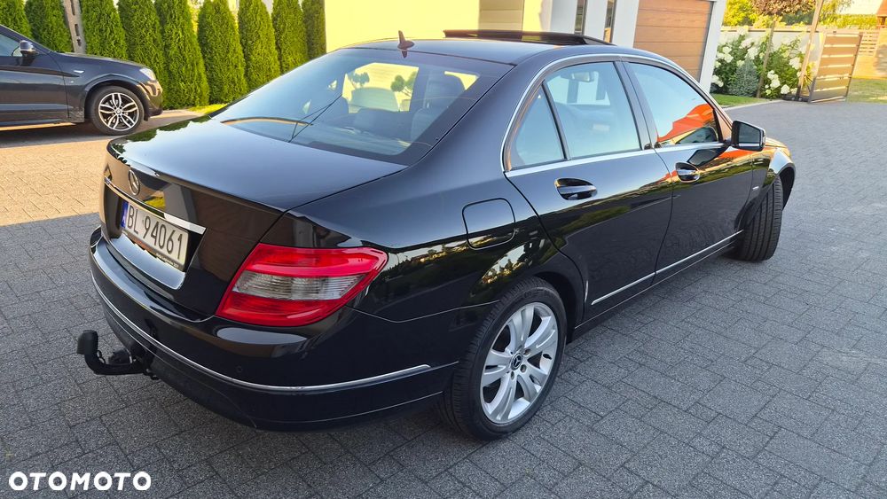 Mercedes-Benz Klasa C 180 CGI Automatik BlueEFFICIENCY Avantgarde - 32