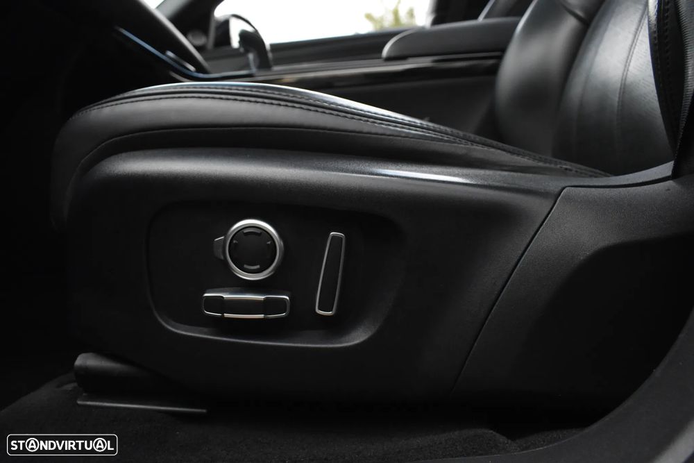 Land Rover Range Rover Evoque P300e R-Dynamic HSE - 29