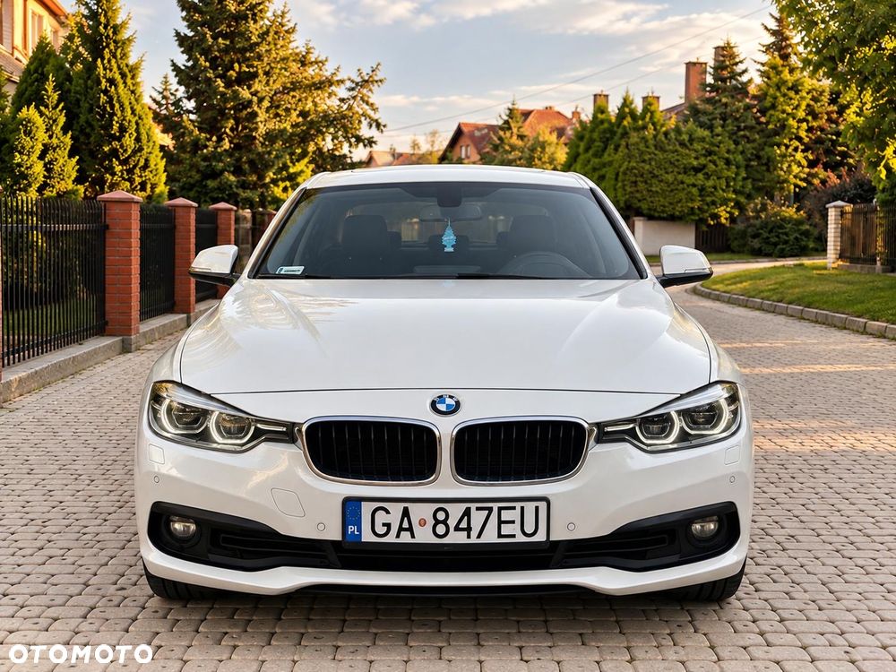BMW Seria 3 318i - 5