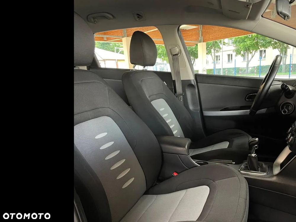 Kia Ceed - 10