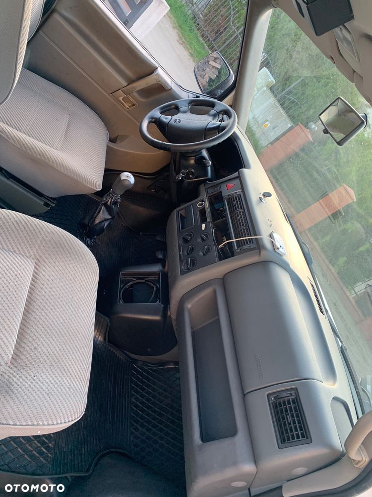 Volkswagen Transporter - 4