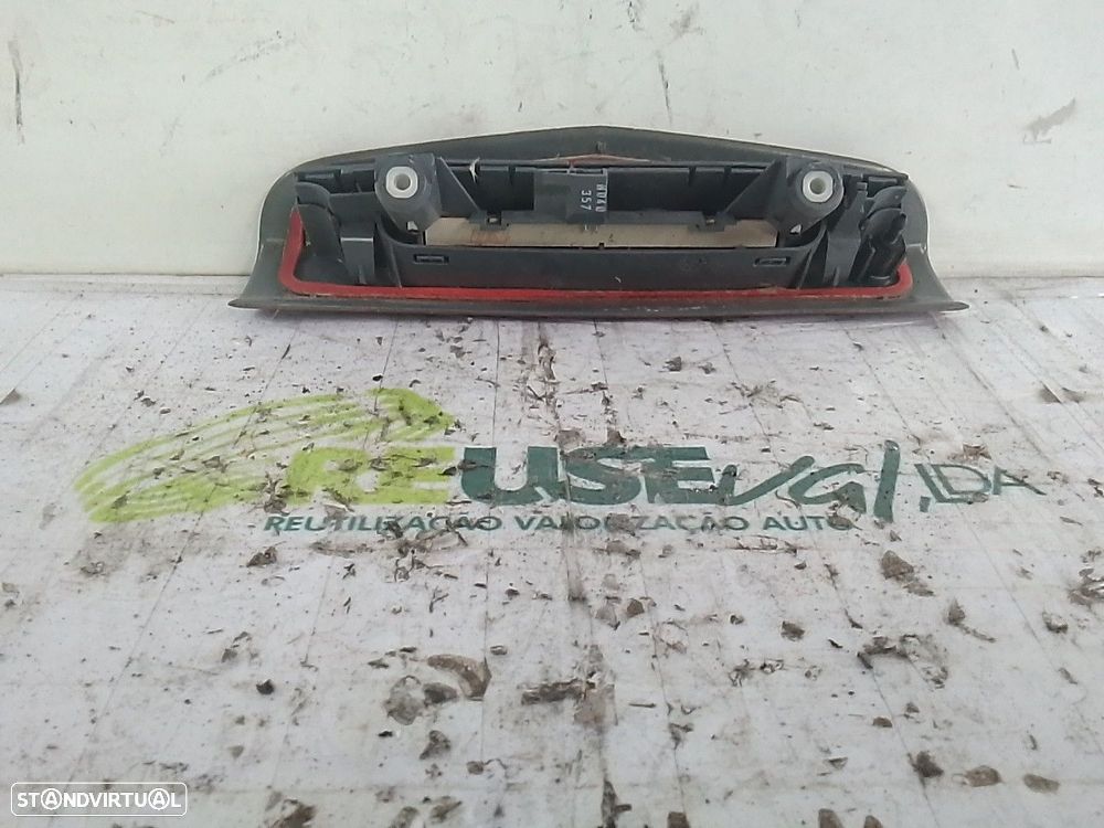 Farolim Stop Tampa Mala Centro Opel Corsa D (S07) - 3