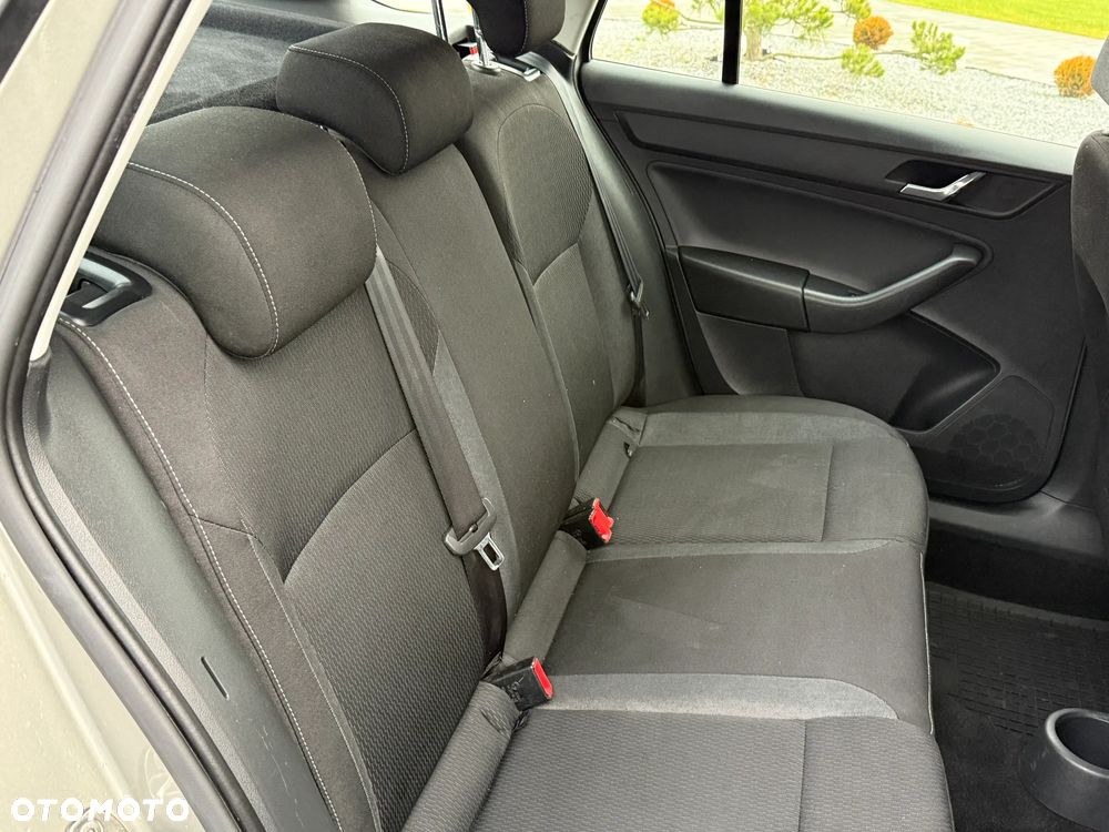 Skoda RAPID Spb 1.2 TSI Style - 17