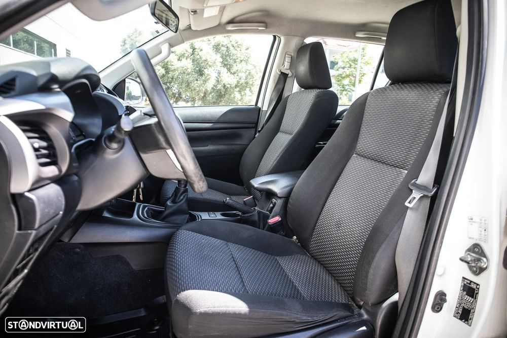 Toyota Hilux 2.4 D-4D 2WD CD CM - 15