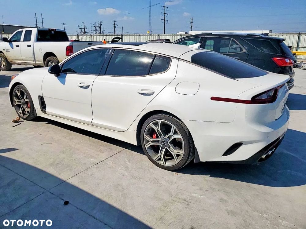 Kia Stinger - 2