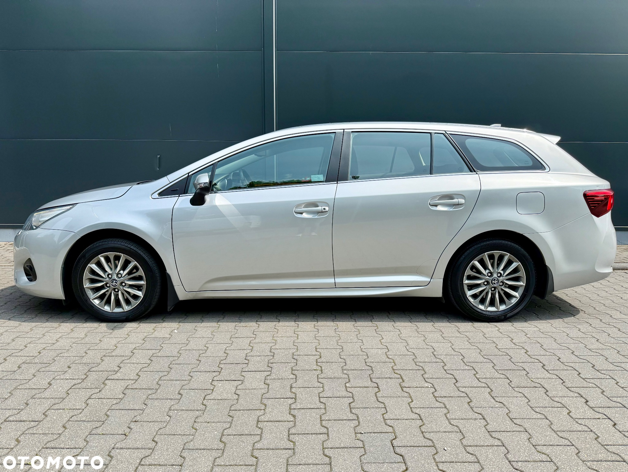 Toyota Avensis - 5