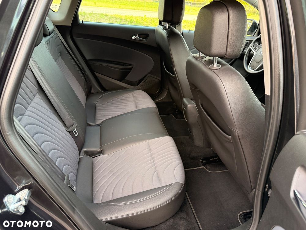Opel Astra 1.4 T Essentia - 26