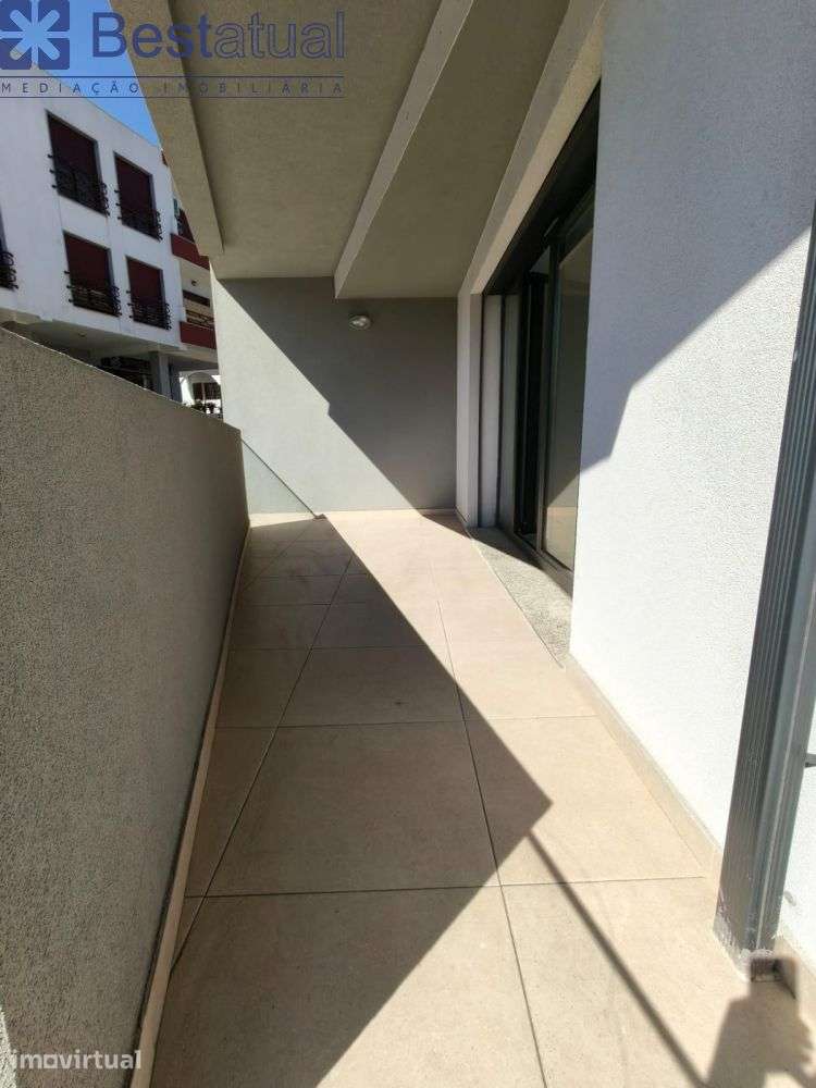 Apartamento T3 c/Lugar de Garagem P/ 3 Carros - Grande imagem: 2/29