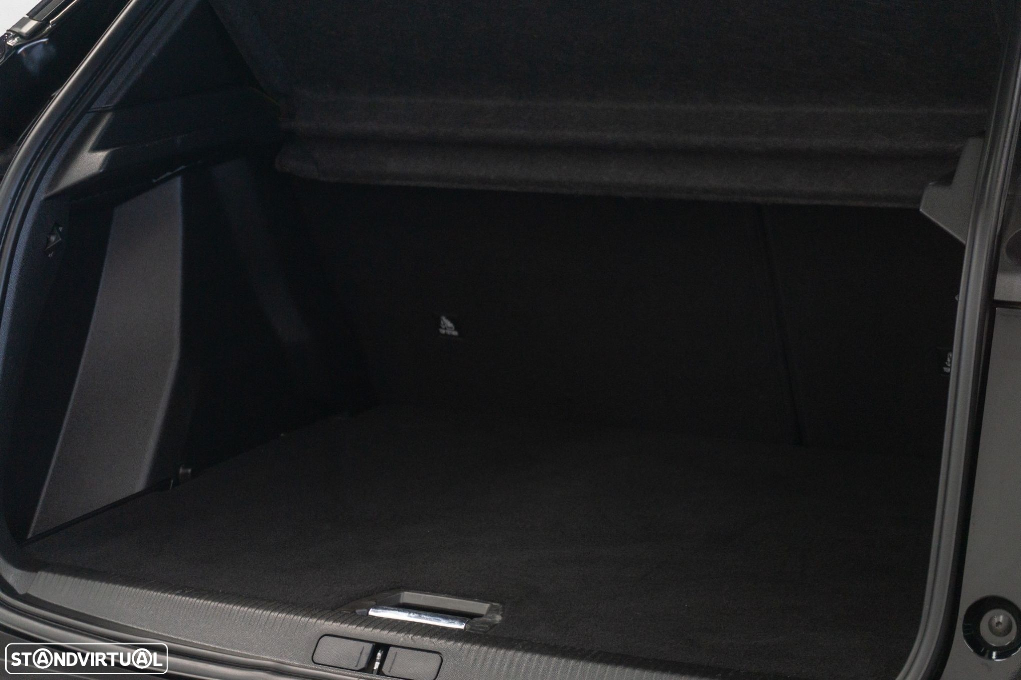 Peugeot 2008 1.2 PureTech Allure Pack EAT8 - 42