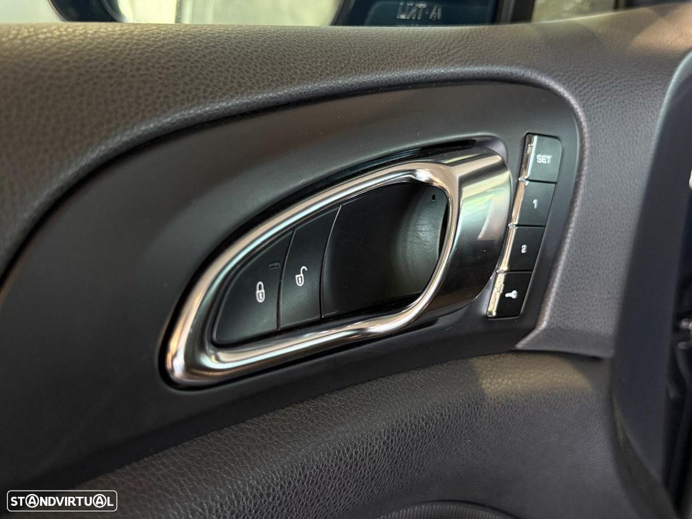 Porsche Cayenne Platinum Edition - 18