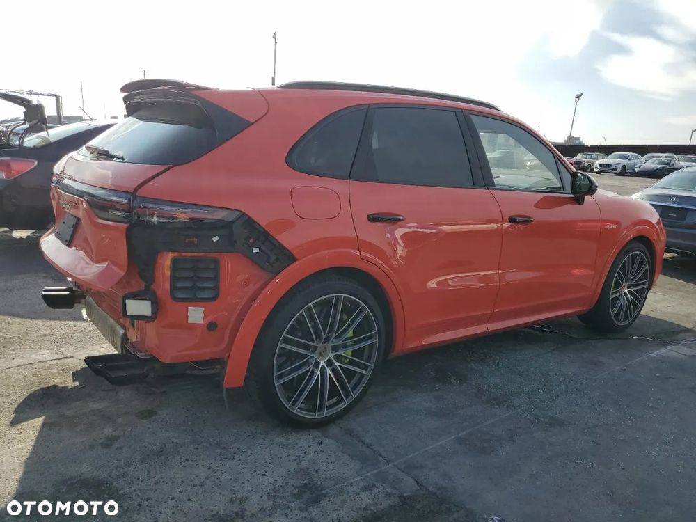 Porsche Cayenne - 4