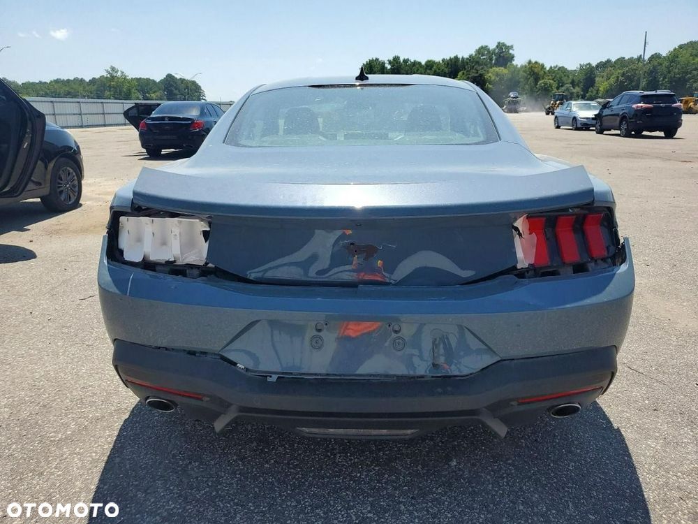 Ford Mustang - 6