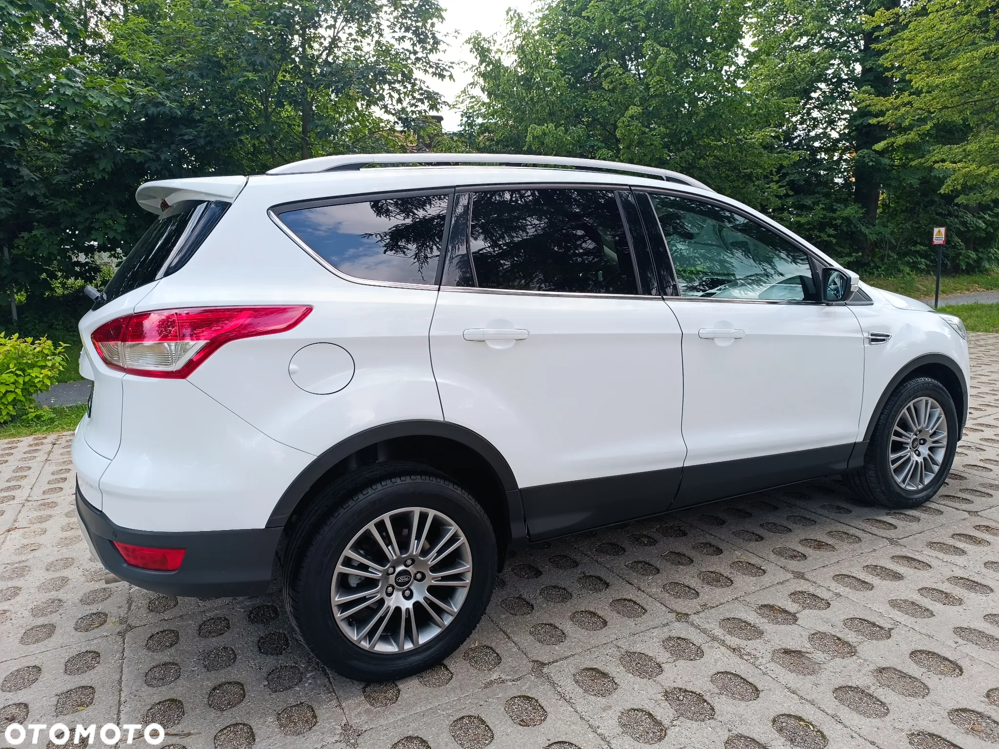 Ford Kuga 2.0 TDCi 2x4 Titanium - 12