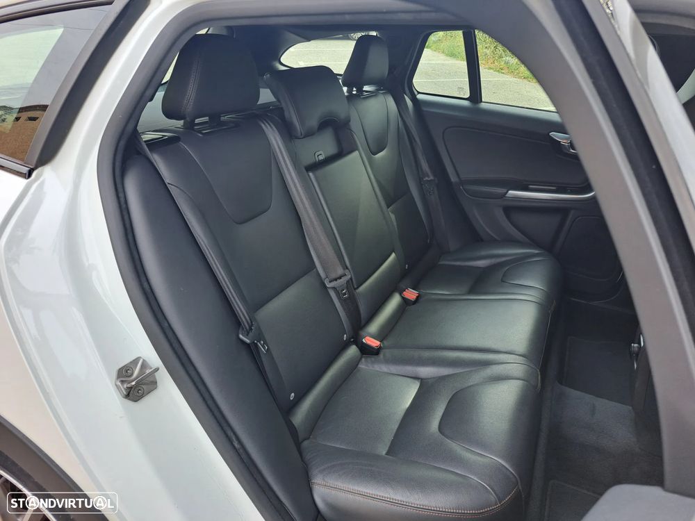 Volvo V60 Cross Country D4 Momentum - 28