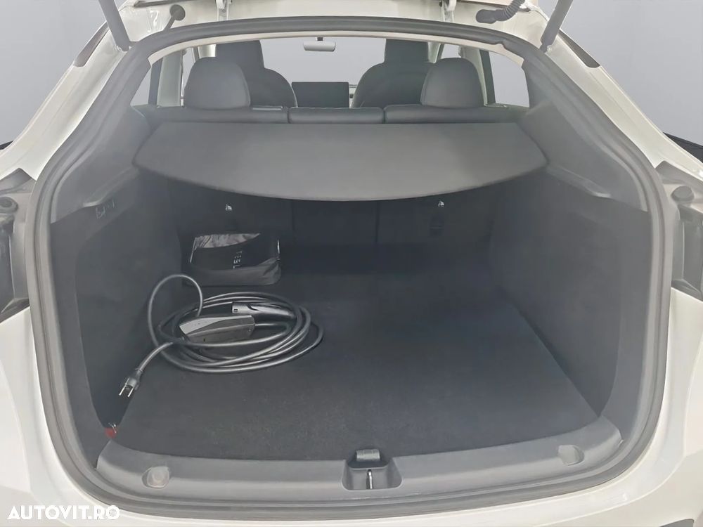 Tesla Model Y - 7