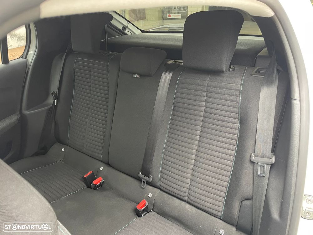 Peugeot e-208 E-Style - 33