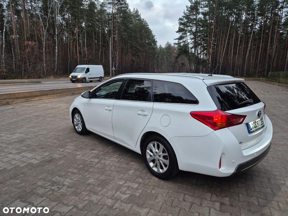 Toyota Auris 1.8 HSD Luna - 10