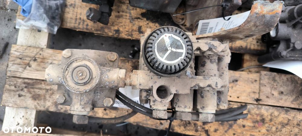 ZAWÓR POWIETRZA MERCDES-BENZ AXOR 2528L - 3