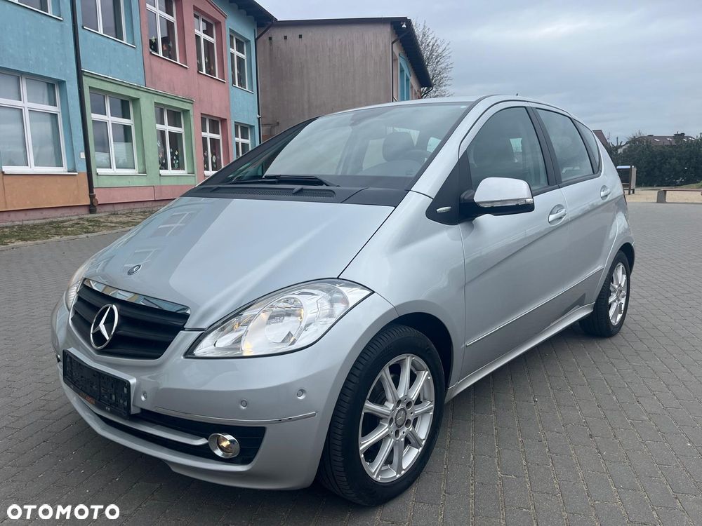 Mercedes-Benz Klasa A 180 Autotronic Special Edition - 3