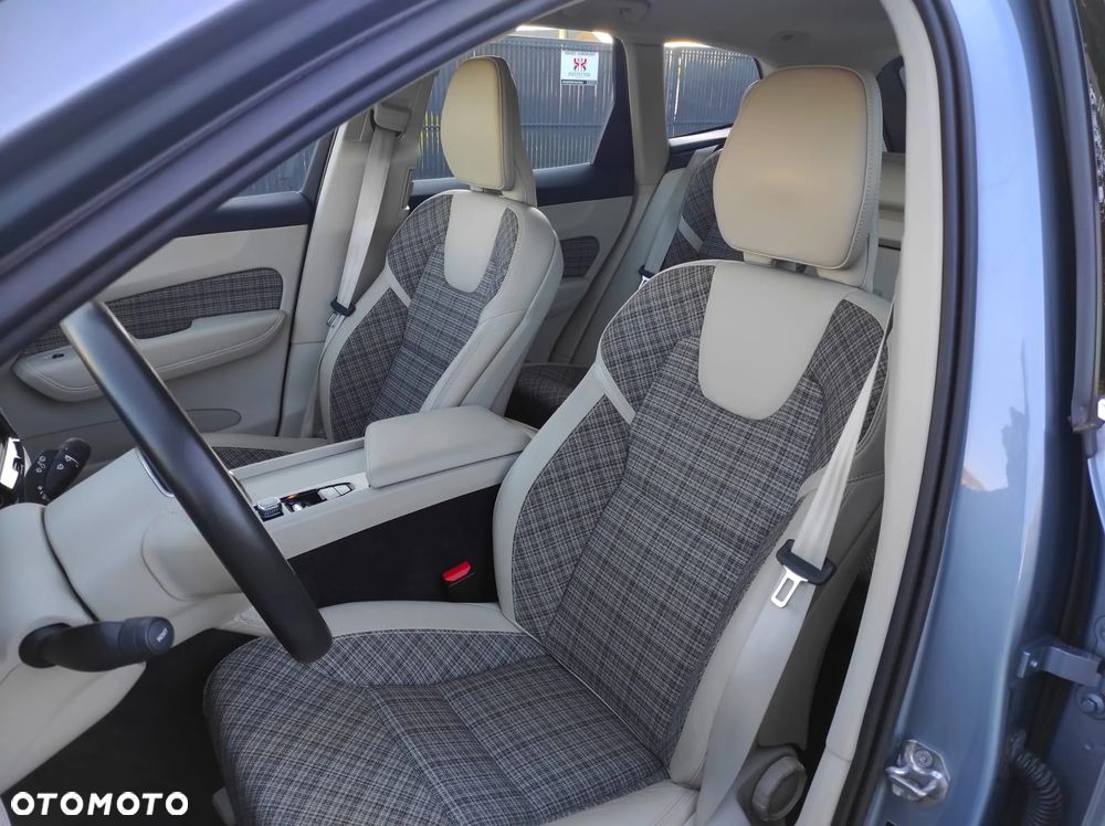 Volvo XC 60 B4 D AWD Momentum Pro - 7