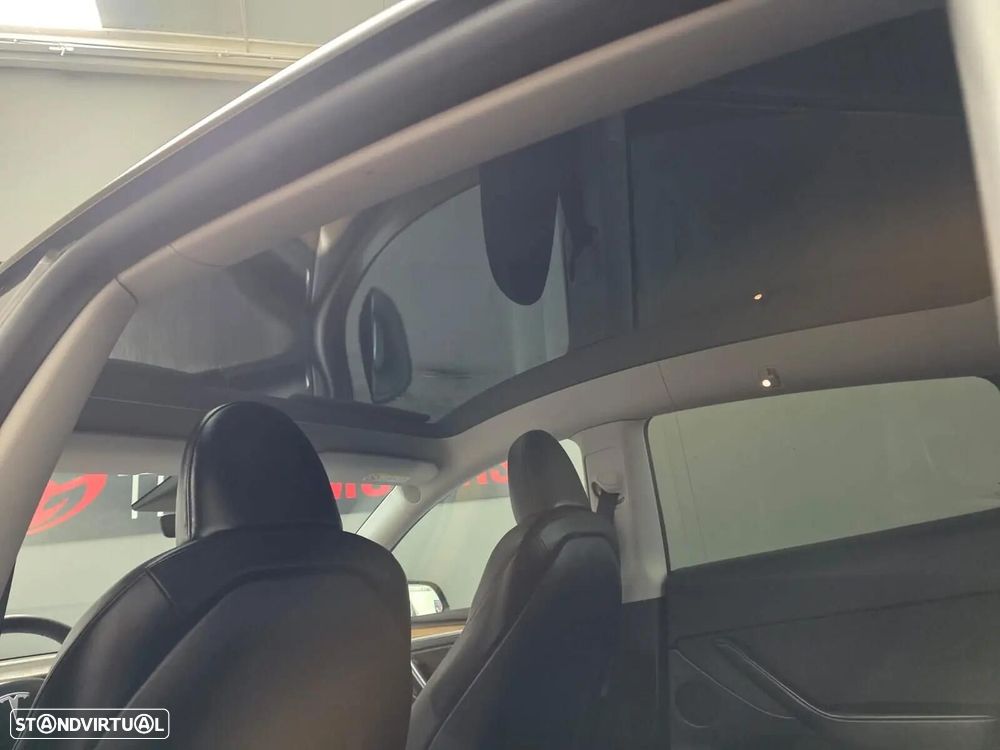 Tesla Model Y Long Range Dual Motor AWD - 11