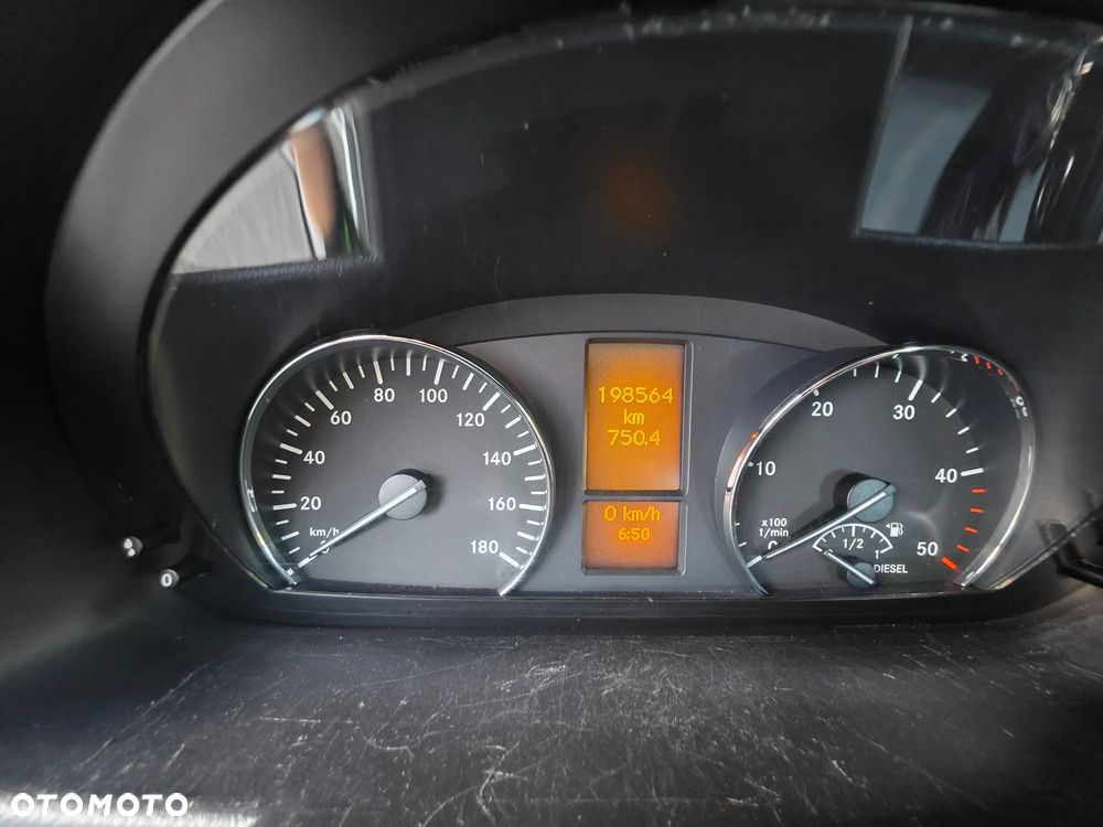 Mercedes-Benz Sprinter - 23