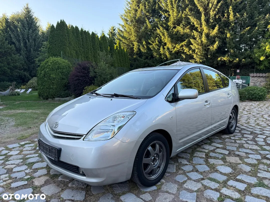 Toyota Prius (Hybrid) - 16