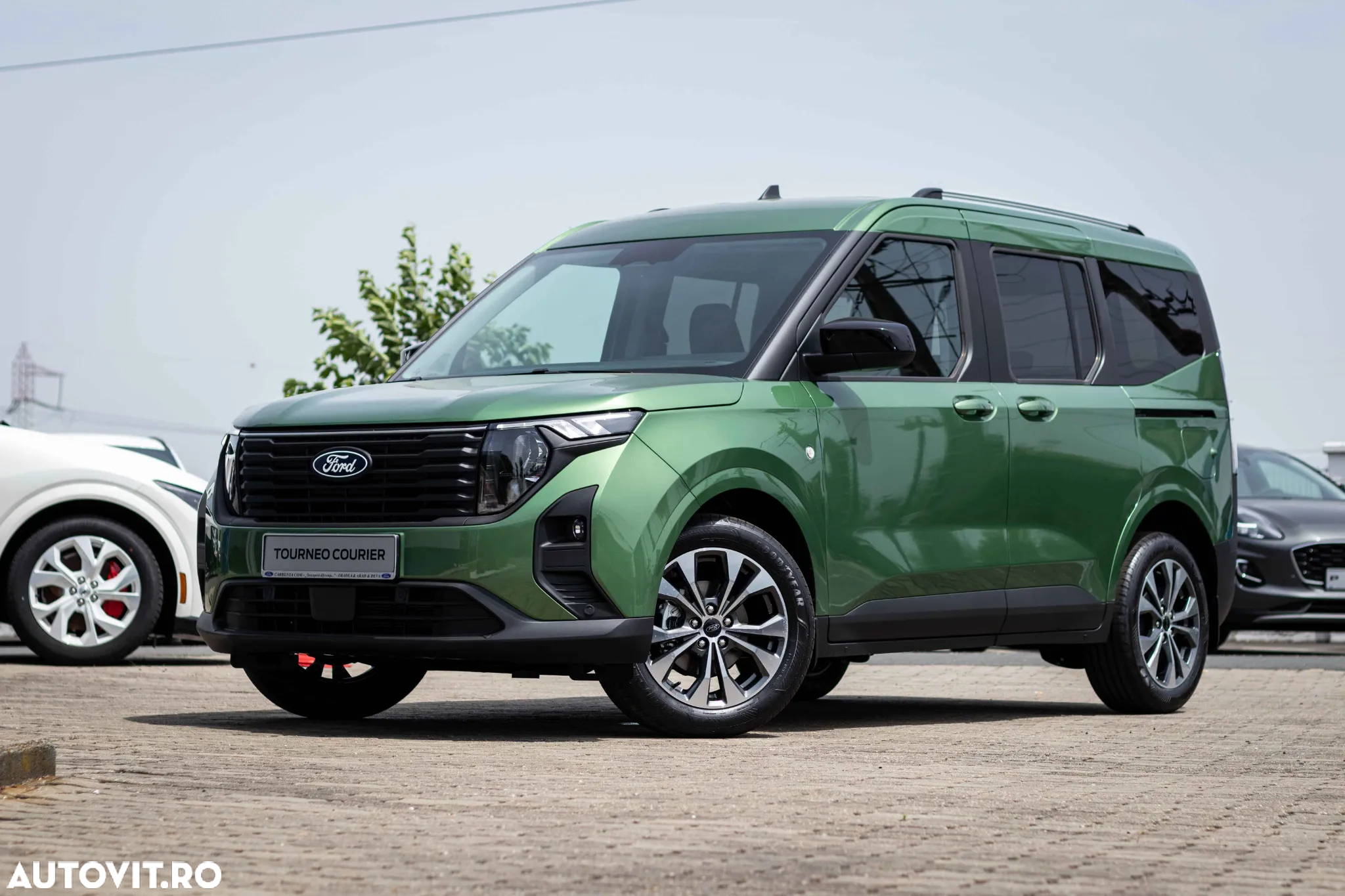 Ford Tourneo Courier 1.0 EcoBoost Titanium - 2
