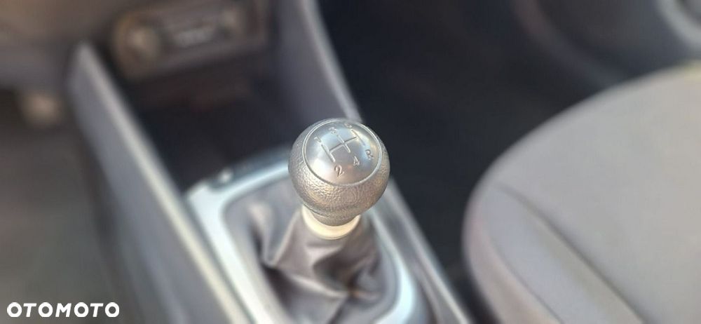 Kia Rio - 16