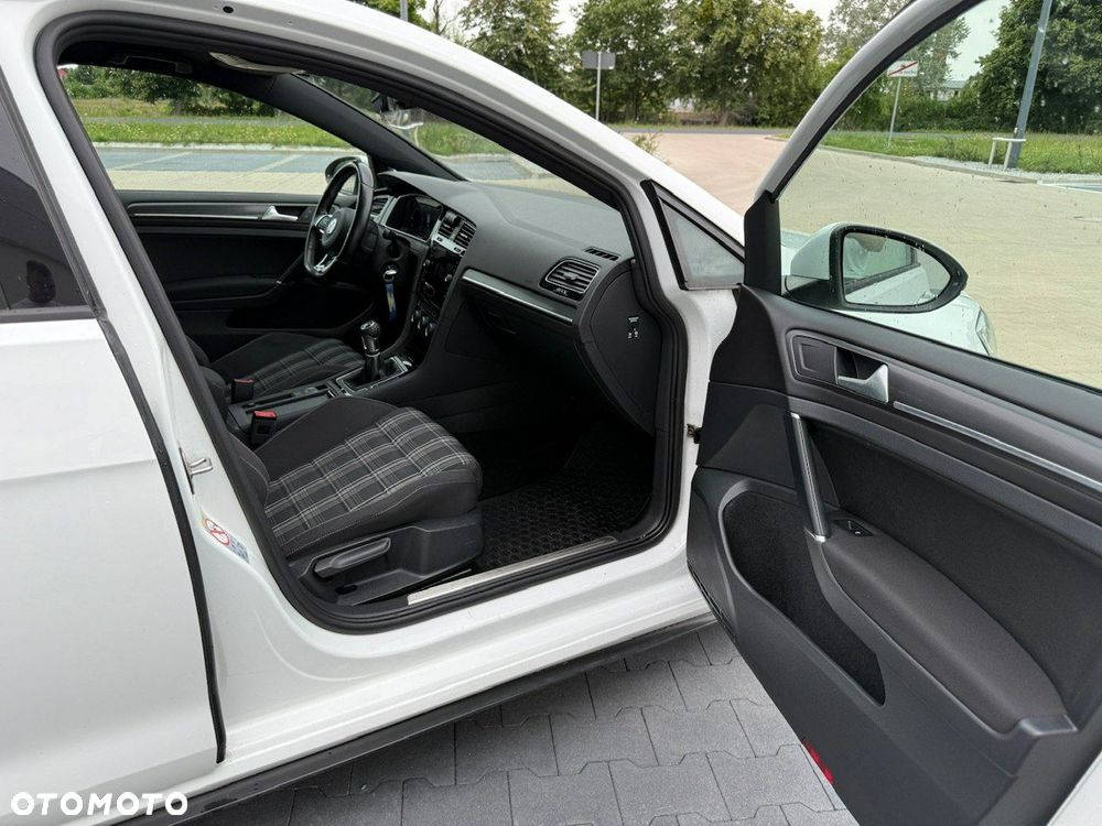 Volkswagen Golf VII 2.0 TDI BMT GTD - 28