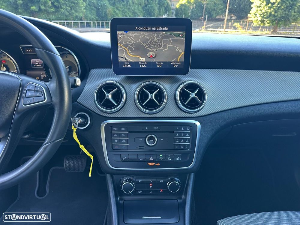 Mercedes-Benz GLA 180 d 7G-DCT Urban - 11