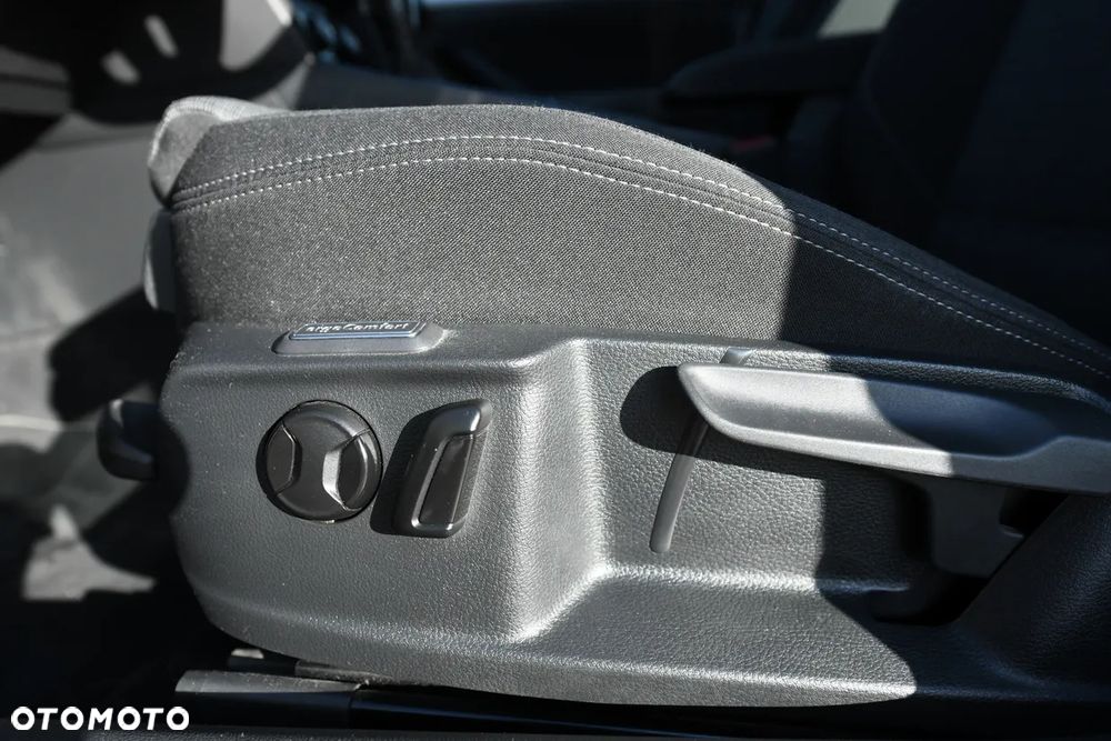 Volkswagen Passat 2.0 TSI Business DSG - 11