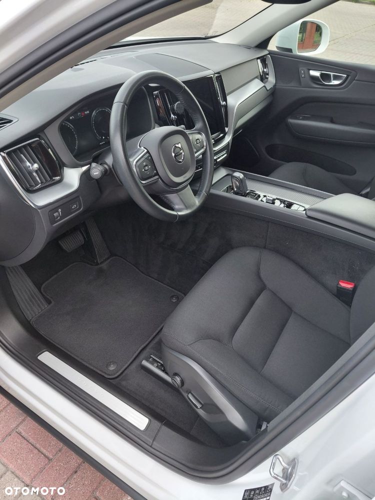 Volvo XC 60 B4 B Momentum - 11
