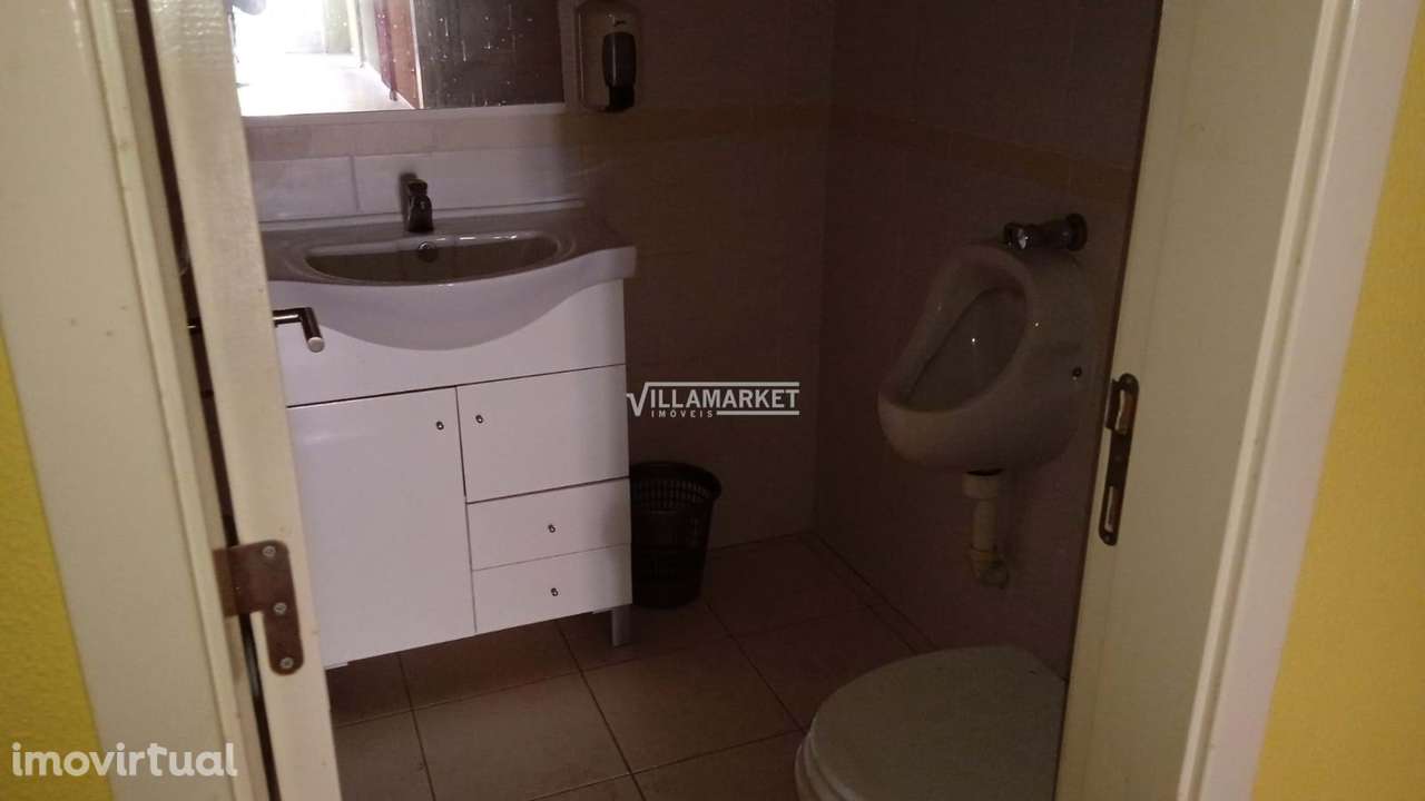 Loja com 46 m2 transformada em T3 situada em Vale dos Milhaços - Corro - Grande imagem: 4/5