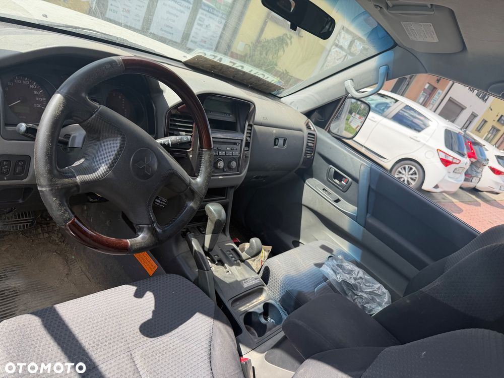 Mitsubishi Pajero - 3