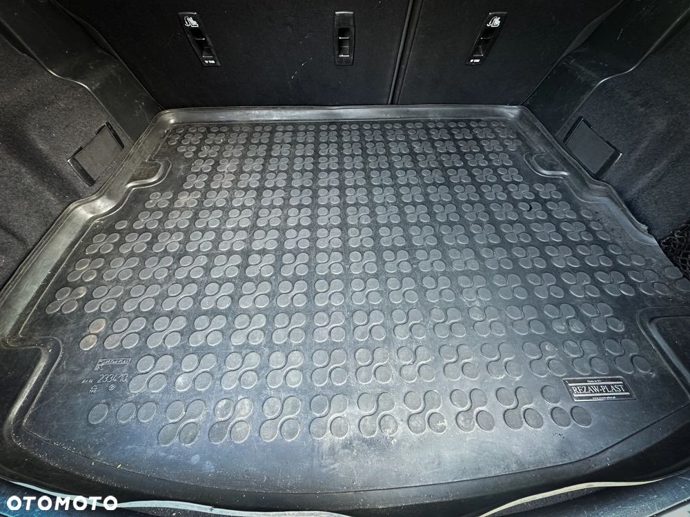 Land Rover Discovery Sport 2.0 D200 mHEV Dynamic S - 13