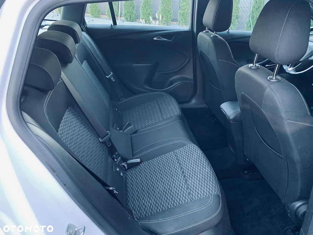 Opel Astra 1.4 Turbo Innovation - 24