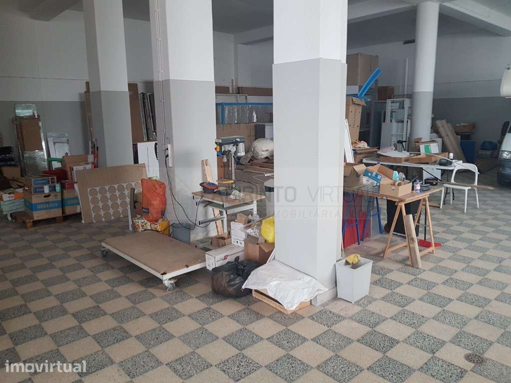Arrenda-se Armazém na Povoa de Santo Adrião - Grande imagem: 3/10
