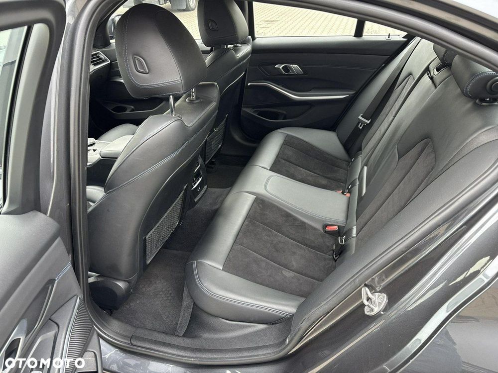 BMW Seria 3 320d M Sport sport - 12