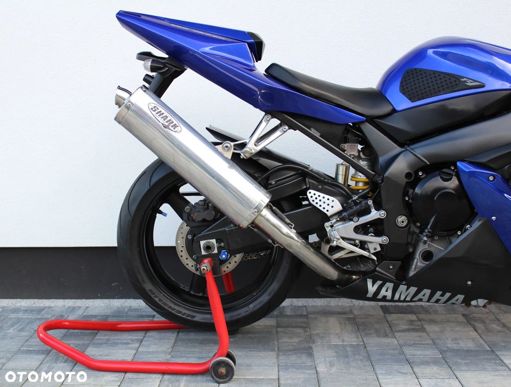Yamaha R1 - 9