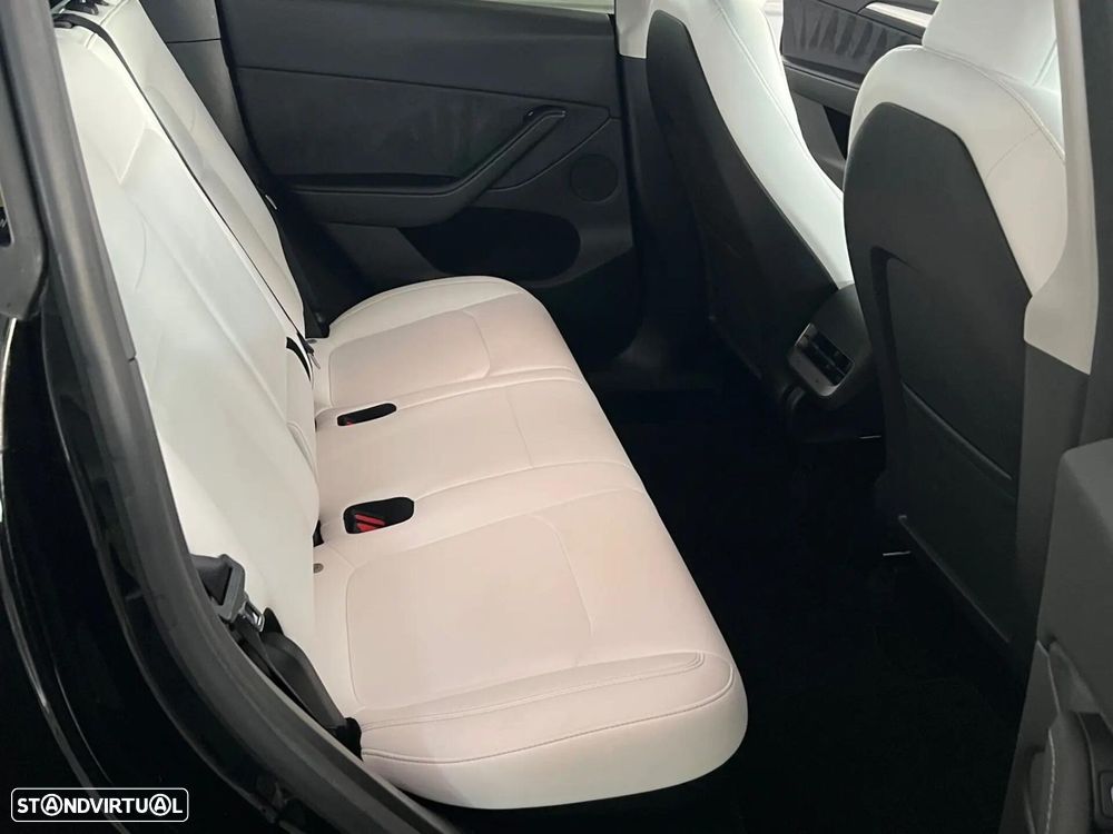 Tesla Model Y RWD - 12