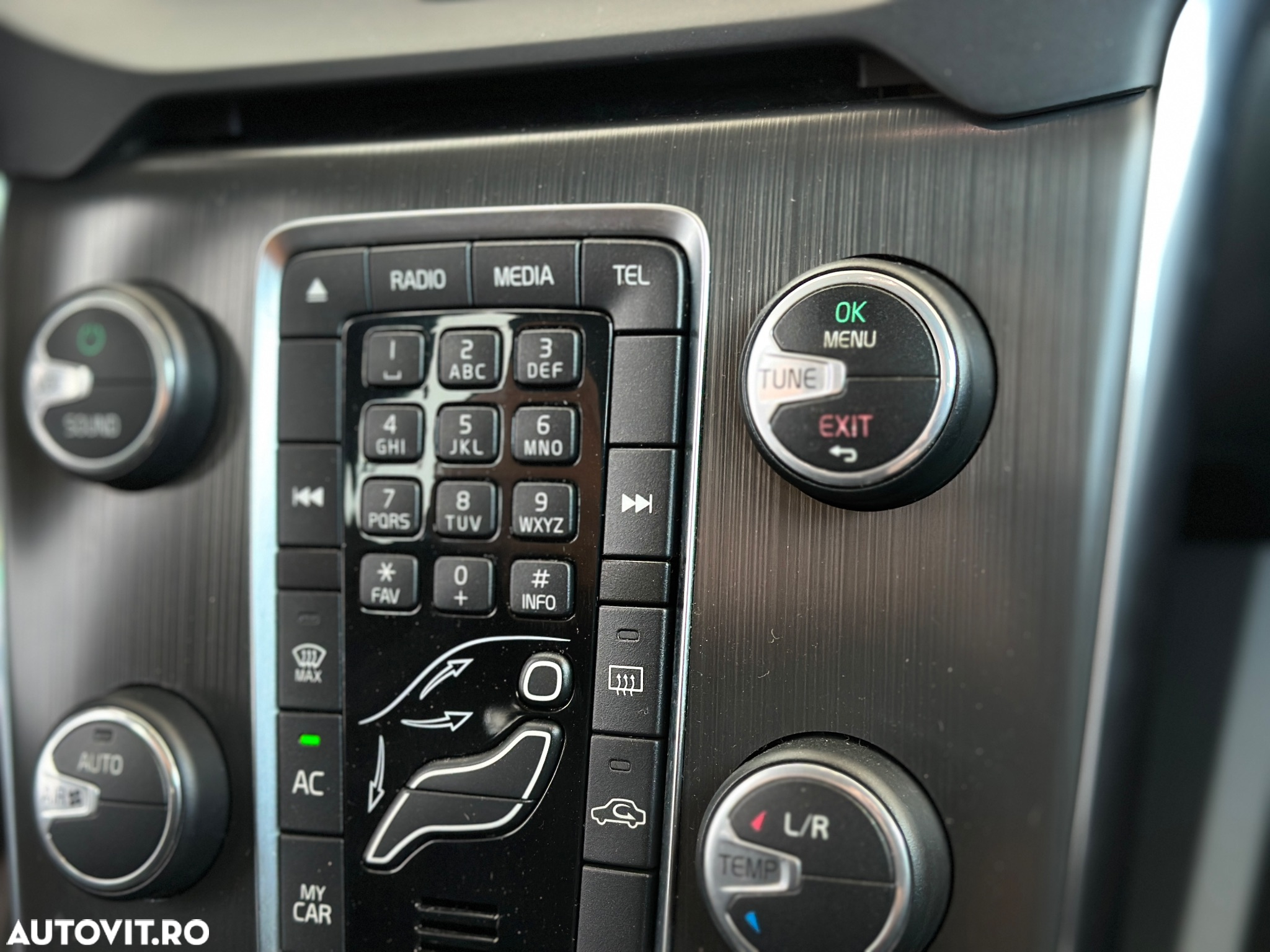 Volvo V40 D2 R-Design - 28