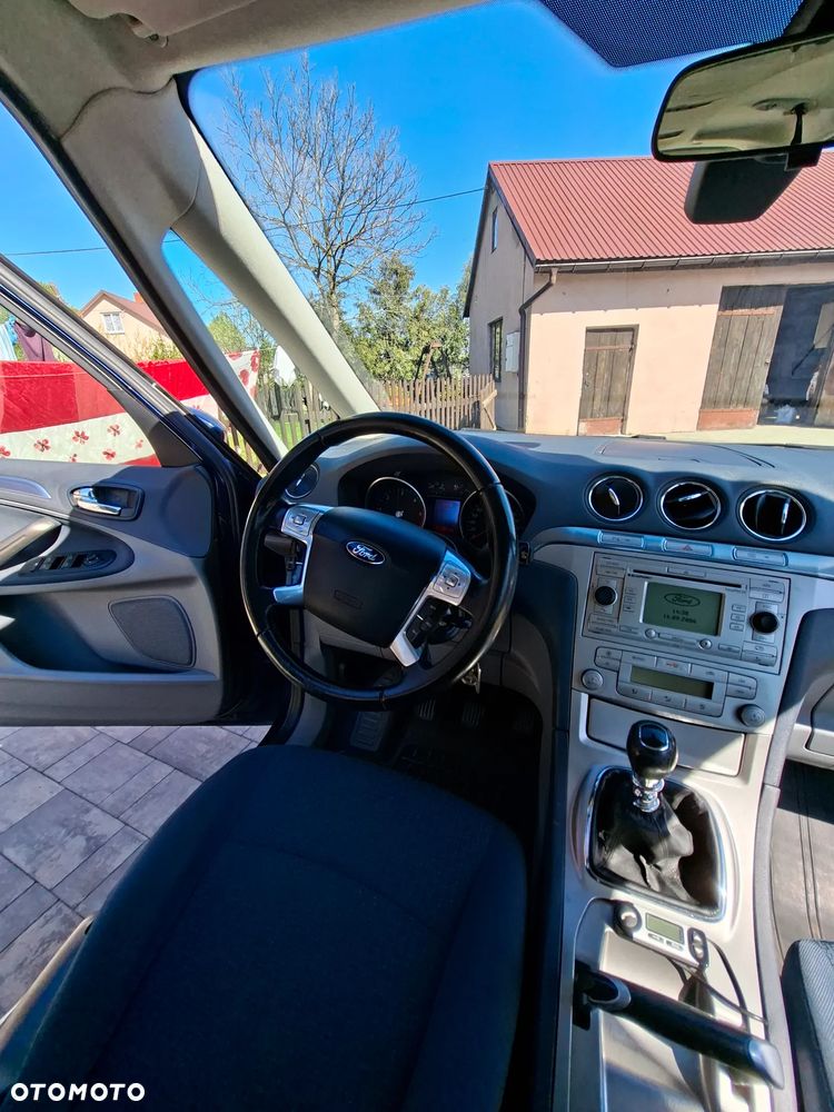 Ford Galaxy - 10