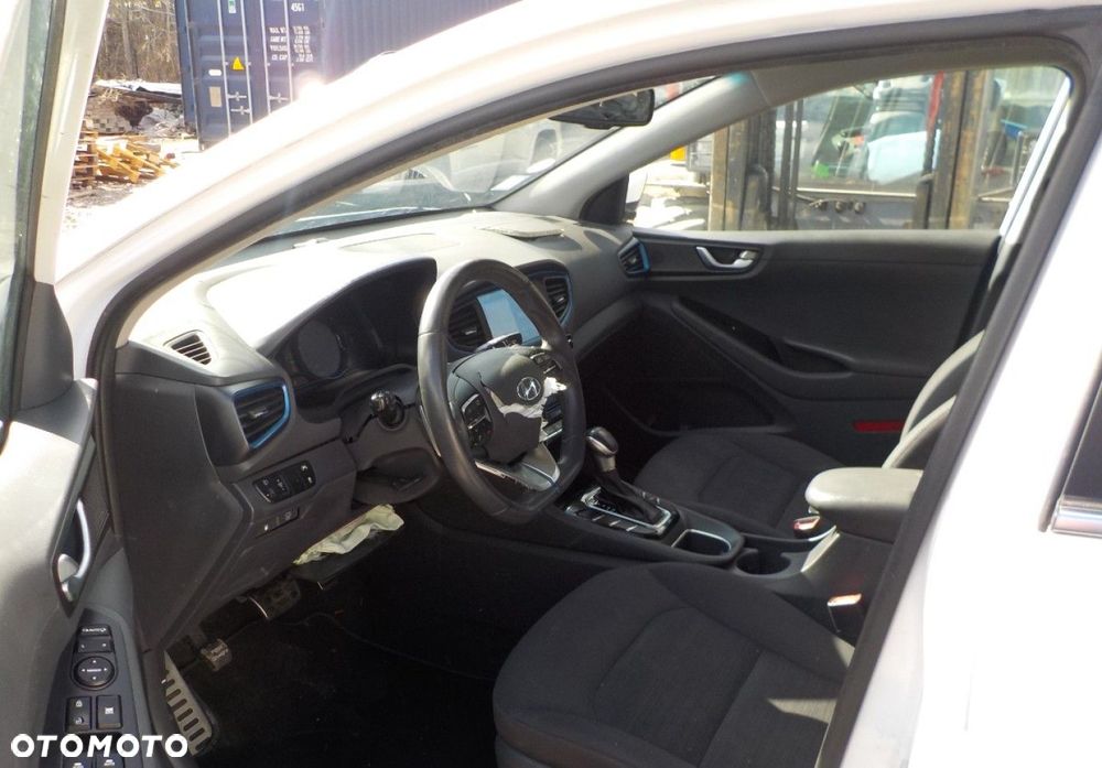 Hyundai IONIQ - 27