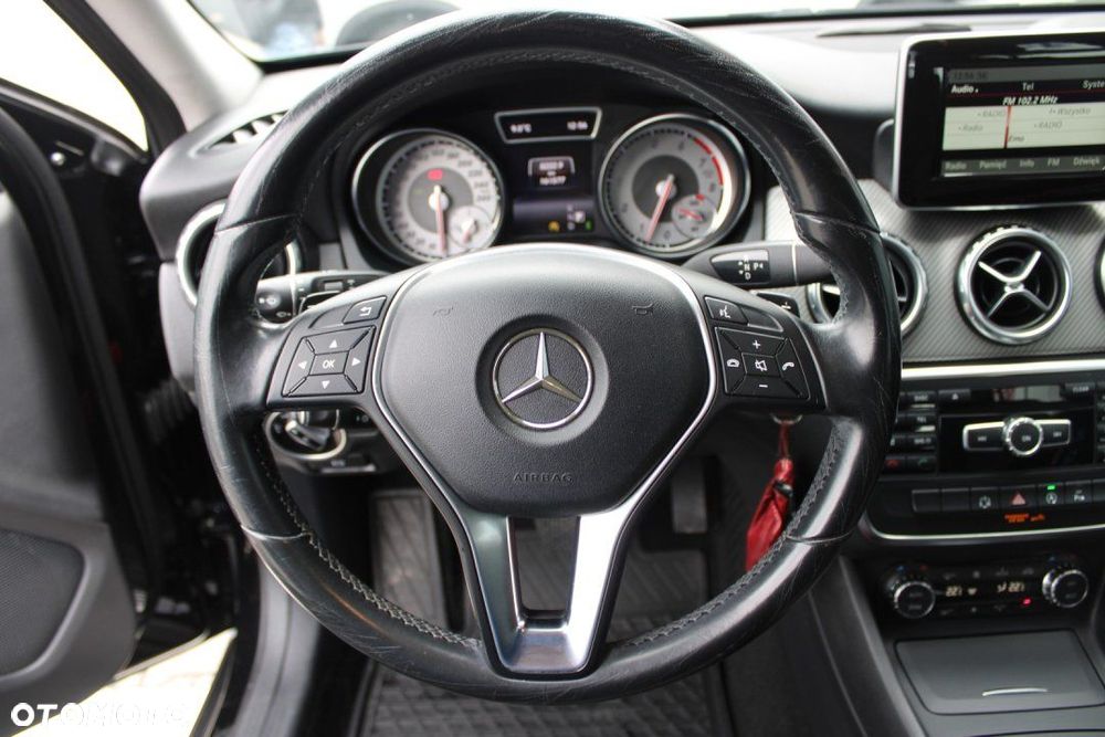 Mercedes-Benz GLA - 22