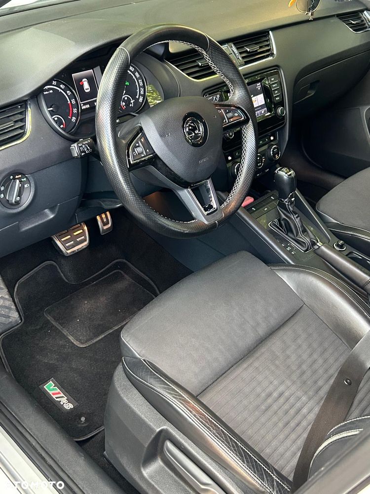 Skoda Octavia 2.0 TDI DSG RS - 10
