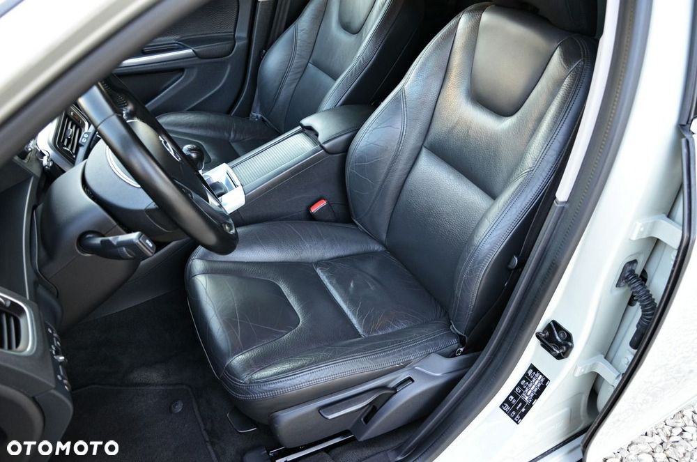 Volvo V60 D3 Summum - 31