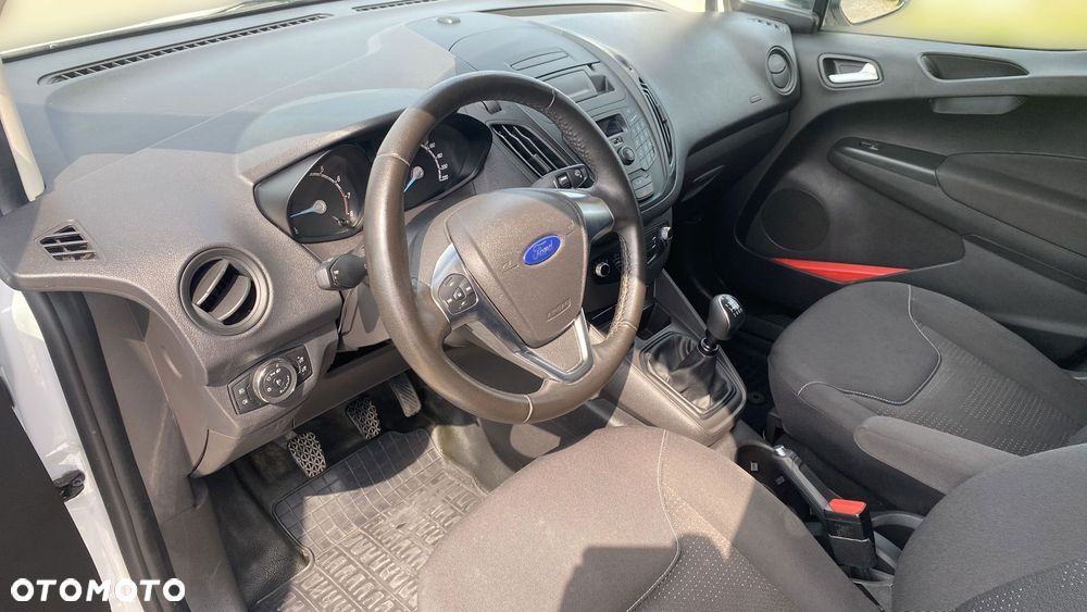 Ford Transit Courier - 10