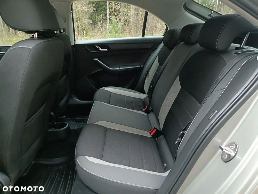 Skoda RAPID 1.2 TSI Active - 10