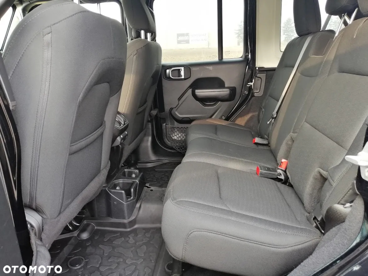 Jeep Wrangler - 9
